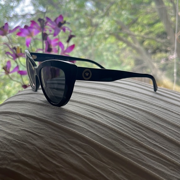 Sunglasses - Picture 2 of 3